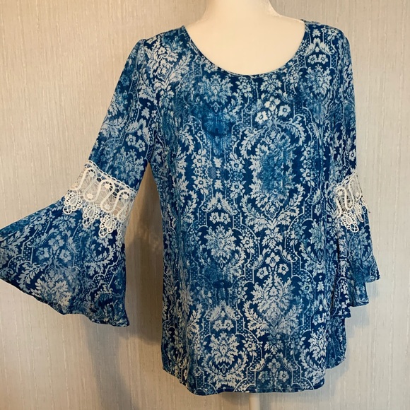 Zac & Rachel Tops - ZAC & RACHAEL bell sleeve lace top size M